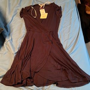 Size small navy dress criss crosses in the front